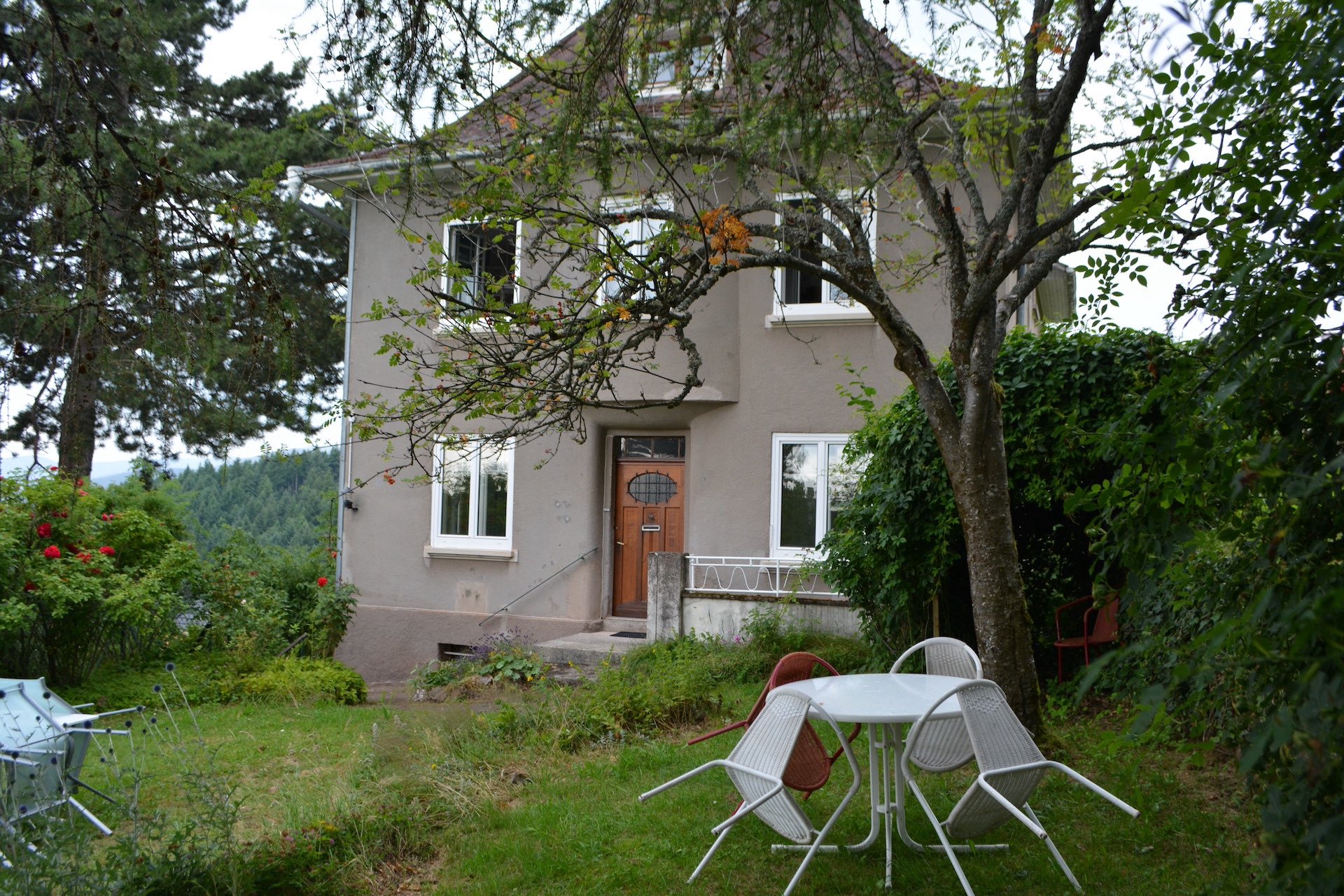 Hausfront Ost